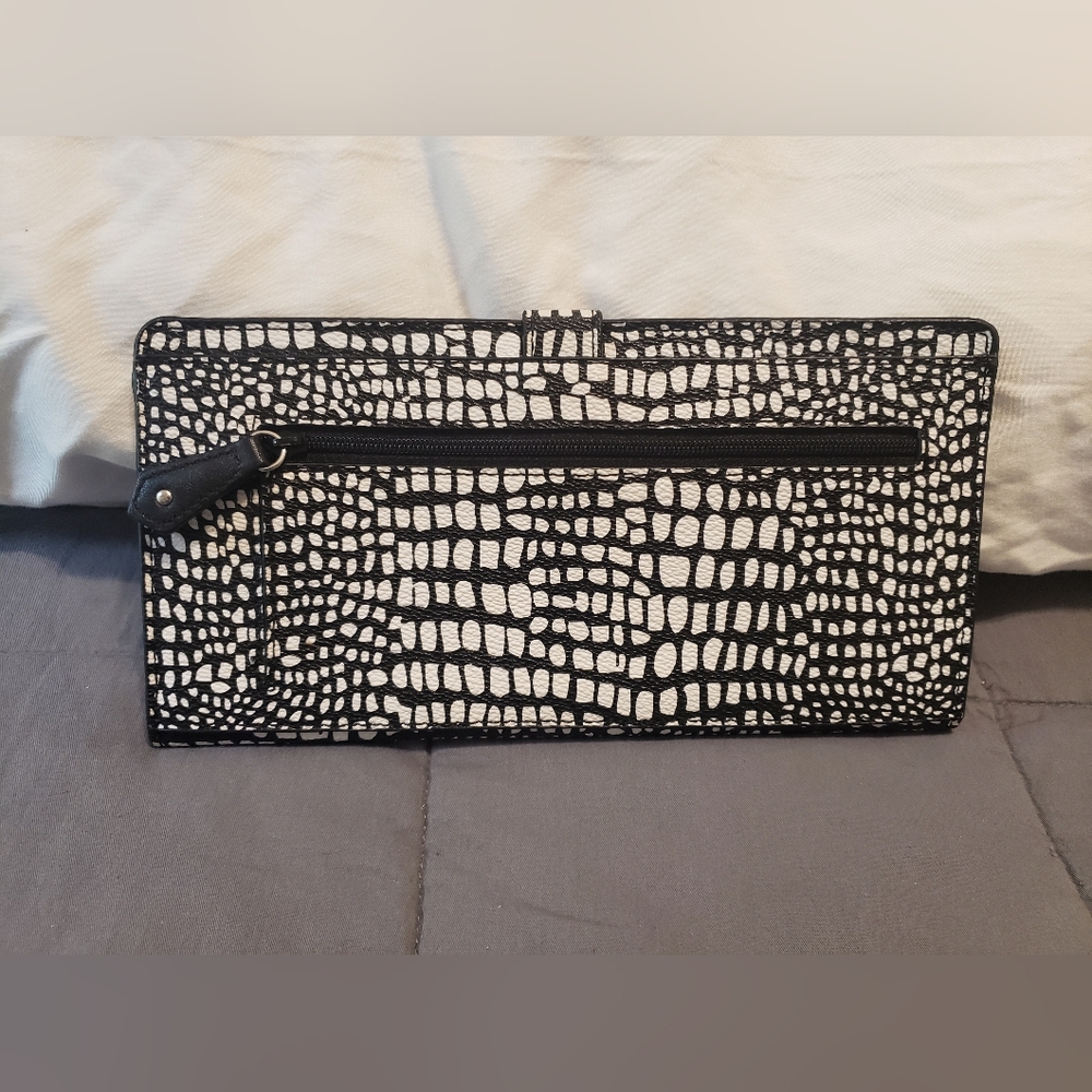 Vera Bradley Thin Wallet - Picture 7 of 8